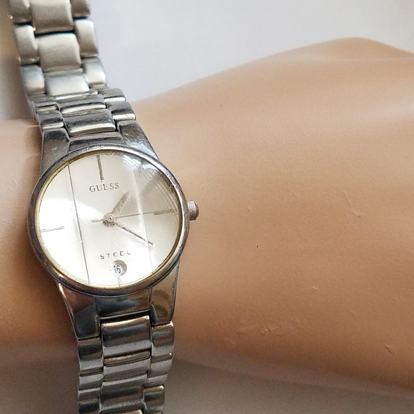 Women Vintage Guess Watch Wrist Watch Working Bubble Glass Date and time - Picture 2 of 8